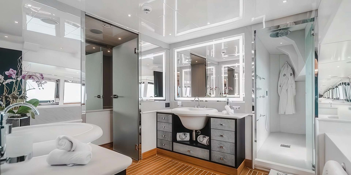 Аренда мега яхты BAGLIETTO 136 Aquila в Греции